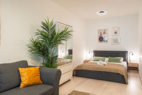 Brand new apartment with a terrace next to New York Cafe